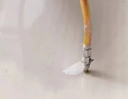 诸暨瓷砖空鼓维修公司专业解答在瓷砖铺贴过程中，如果使用的砂料过粗（如全部使用了粗砂），可能会导致以下问题
