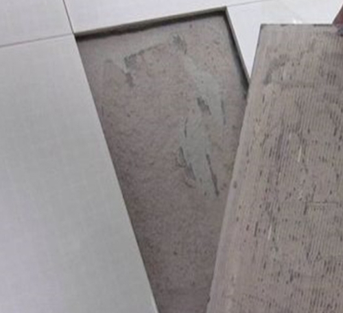 诸暨瓷砖空鼓维修公司分享瓷砖铺贴时如果打浆（即涂抹在瓷砖背面和基层上的砂浆或瓷砖胶）过少，会带来以下问题